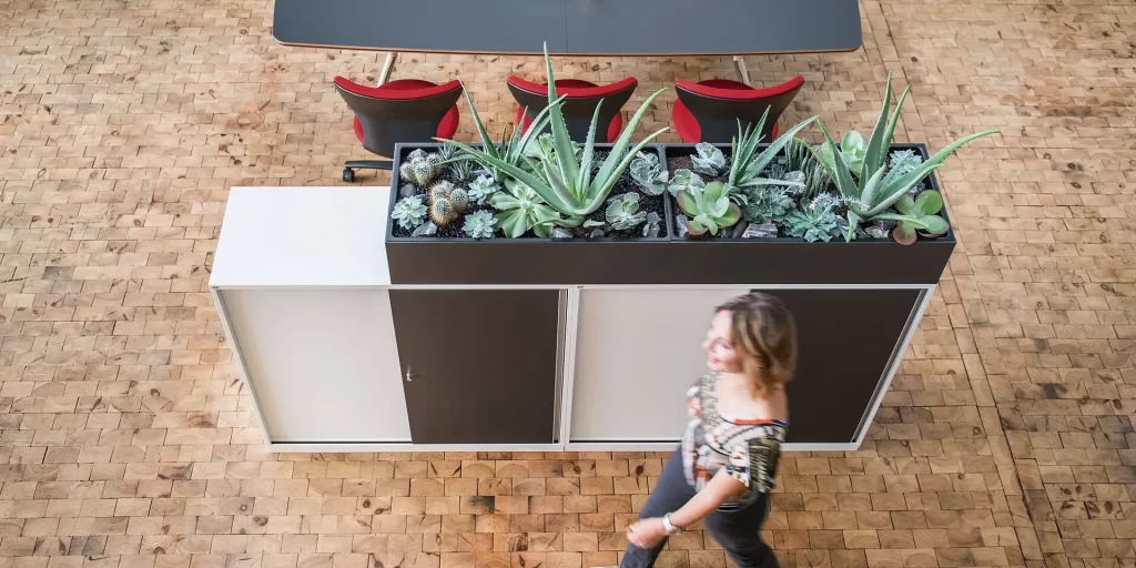 kast-met-plantenbak-sedus Kast met plantenbak